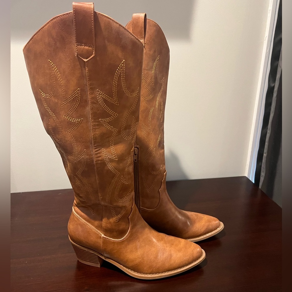Cowgirl boots! Size 7-
